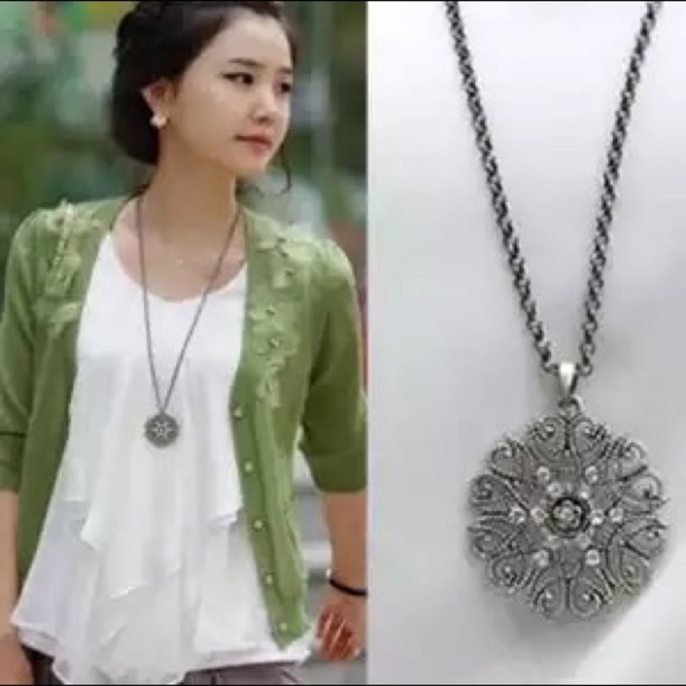 NEW vintage boho flower statement sweater necklace